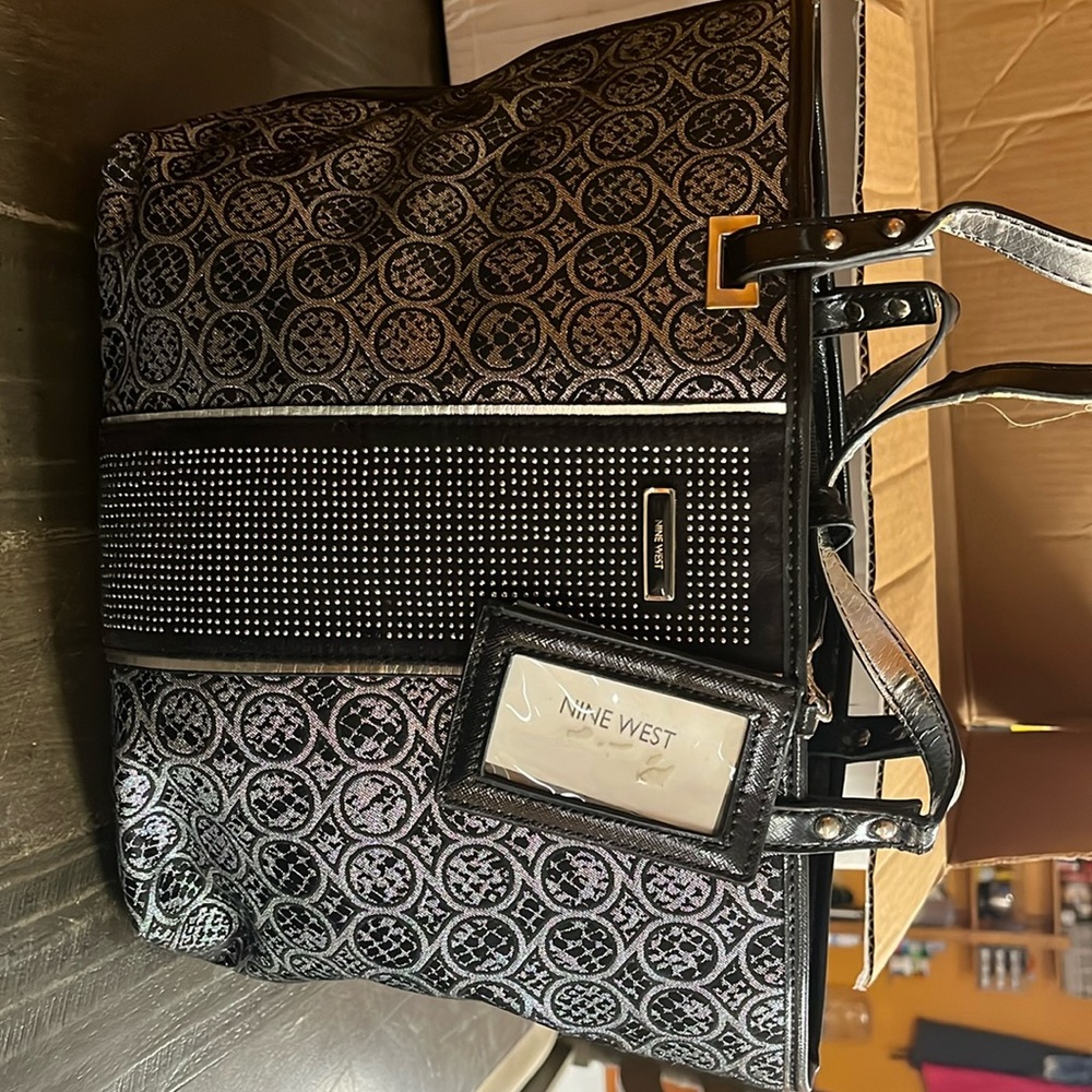 NINE WEST SILVER & BLACK PURSE HANDBAG USED CONDITION